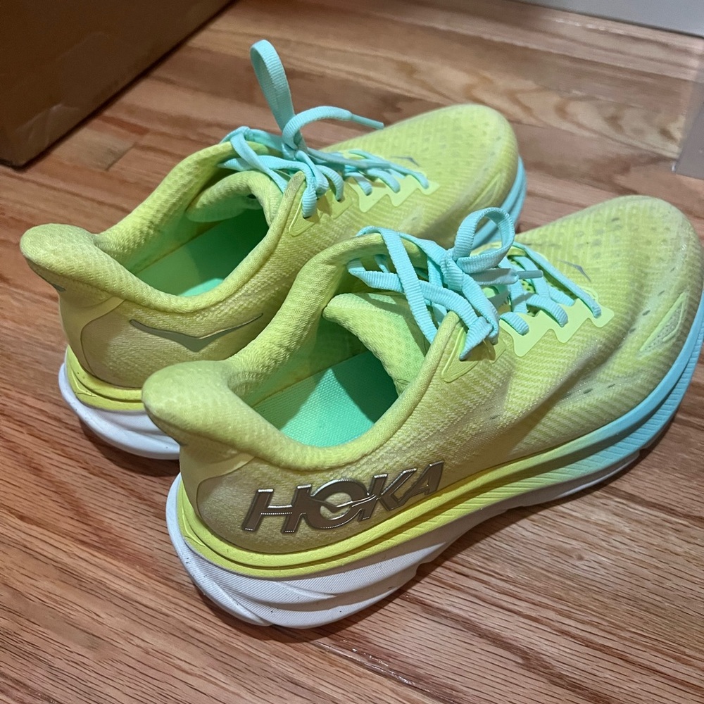 Hoka Clifton running shoes 9D women’s